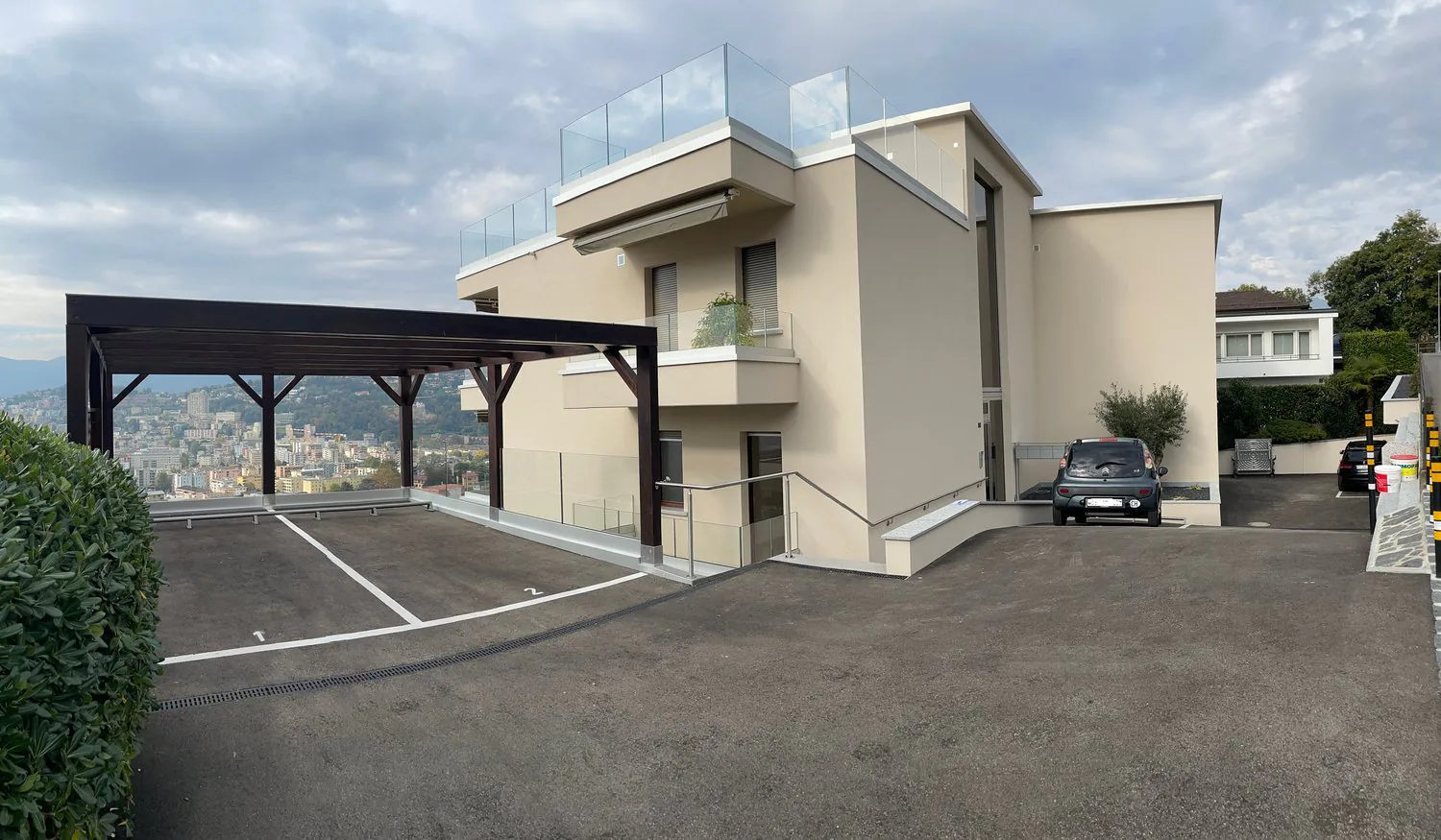 Rent splendid 5.5 rooms attic with lake view in Viganello