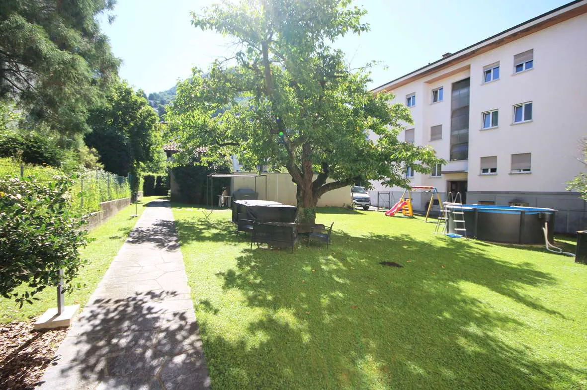 Geräumige Wohnung in kleiner Umgebung mit Garten