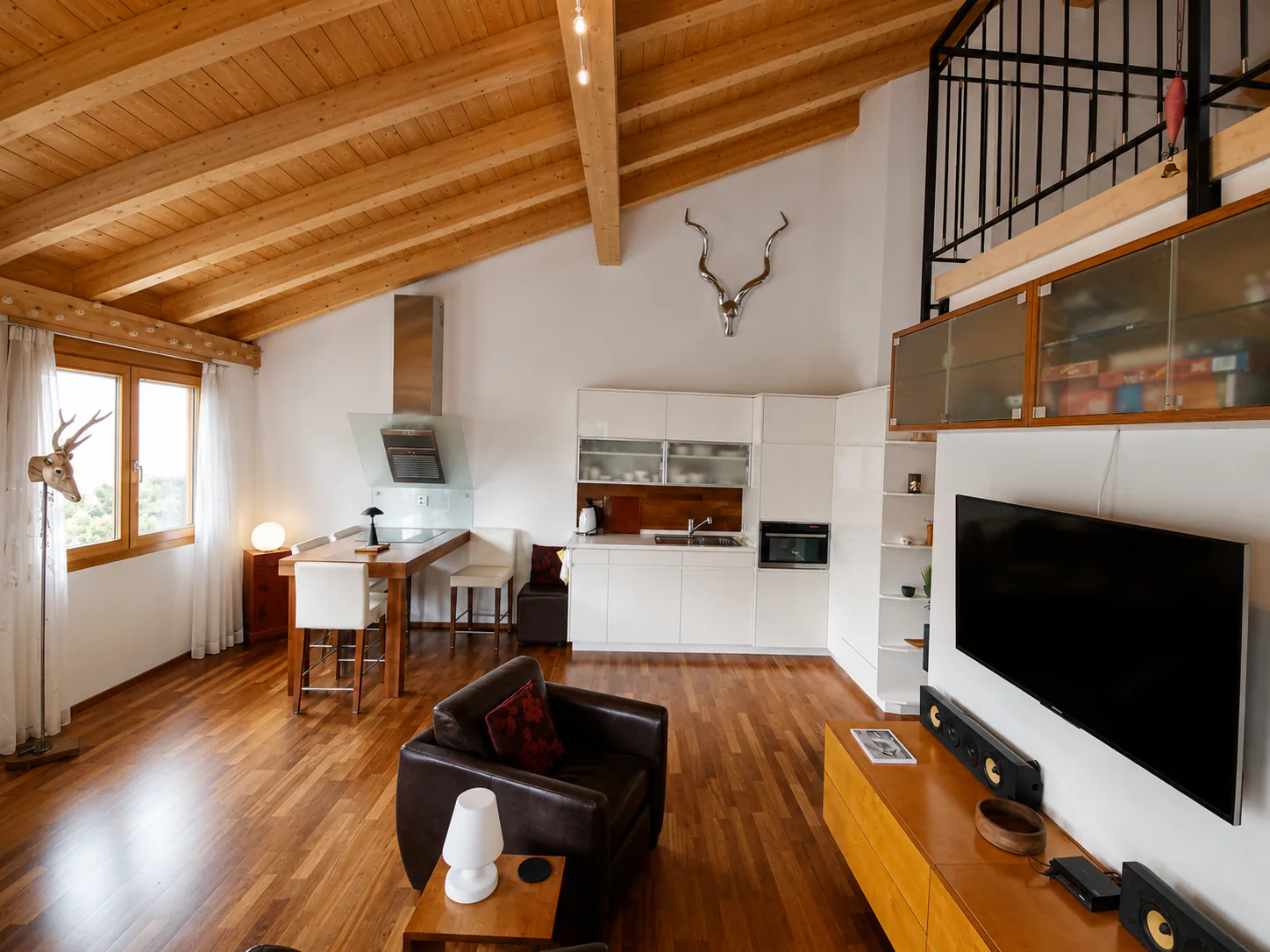 Sogno di residenza alpina con galleria e panorama unico