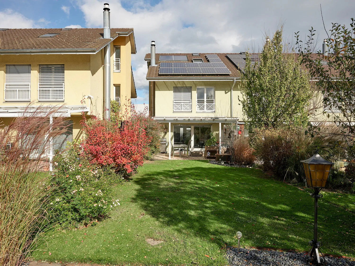Superbe maison de rang d'angle bien entretenue
