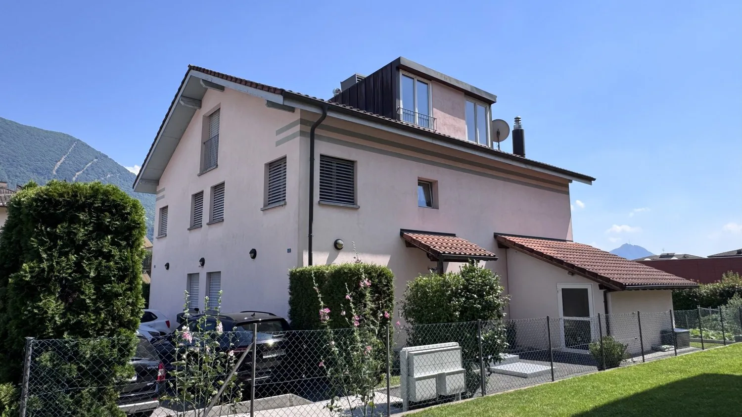 Rent 2.5 rooms cozy apartment on the top floor in Canobbio