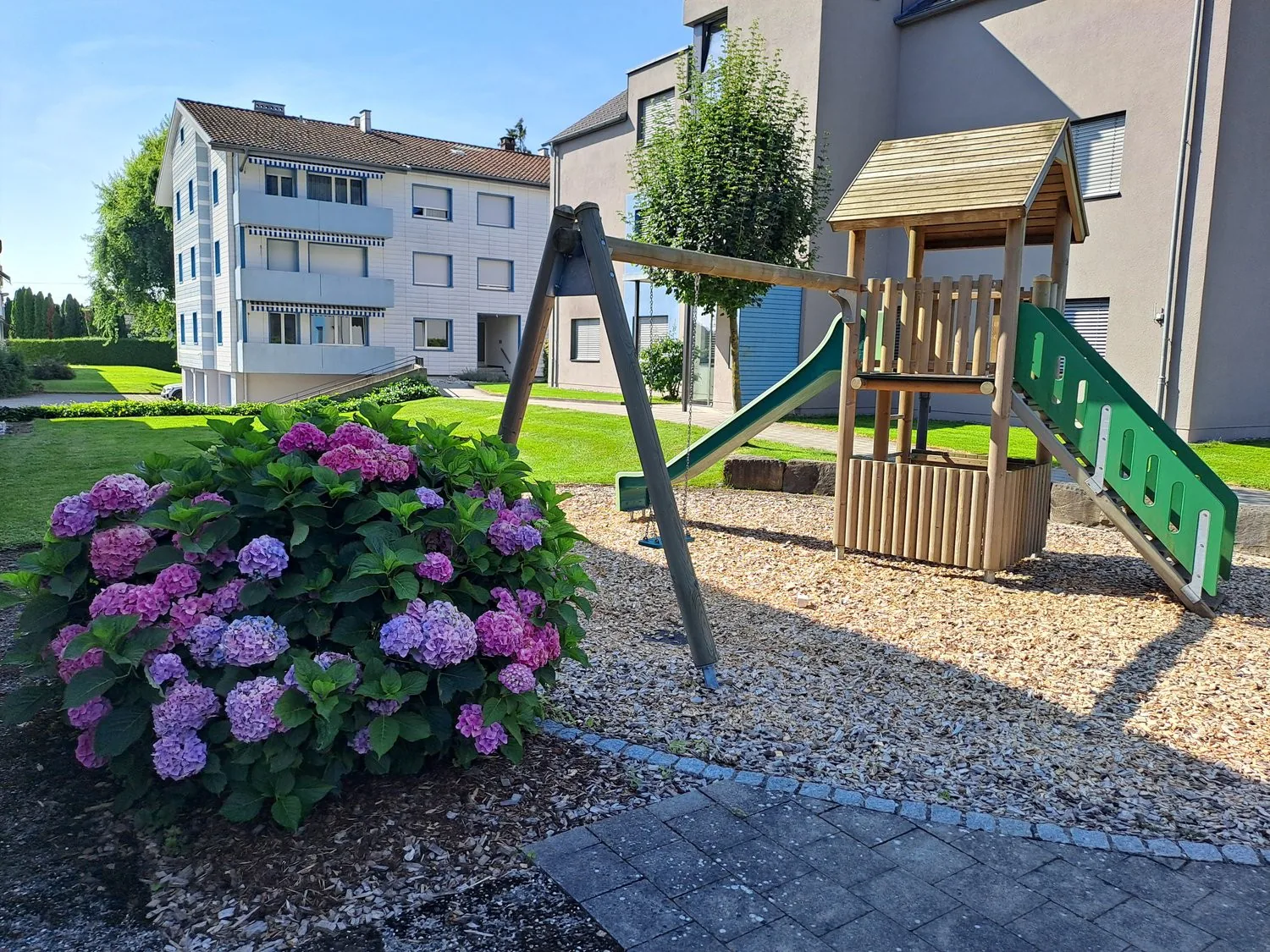 Charmant appartement 2.5 pièces à Niederbipp avec vie moderne et balcon