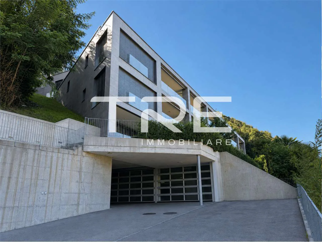 Two-room apartment in Bissone