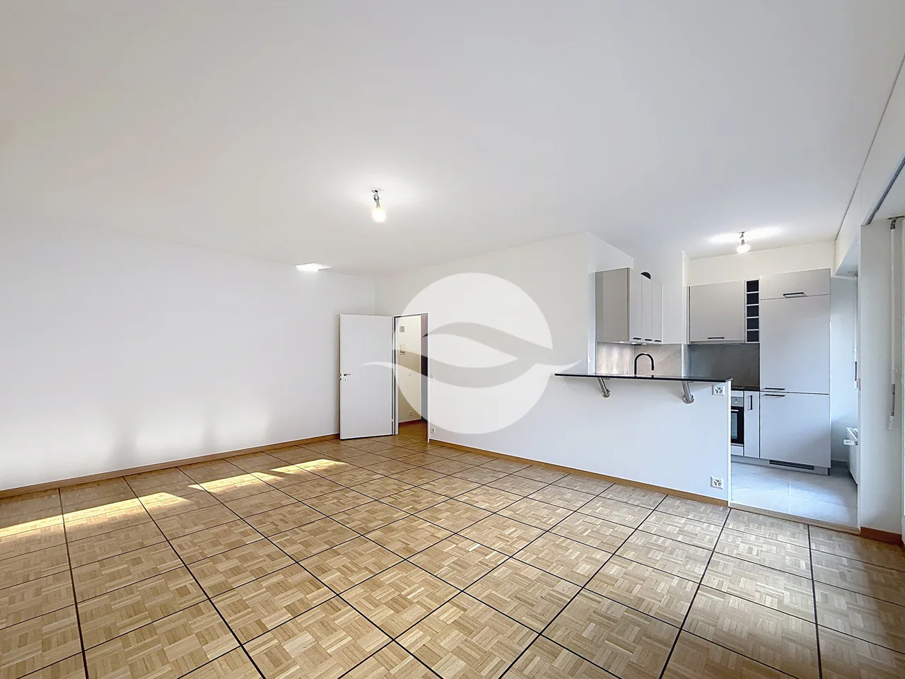 Sehr schönes 2-Zimmer-Apartment, Indoor-Schwimmbad im Gebäude