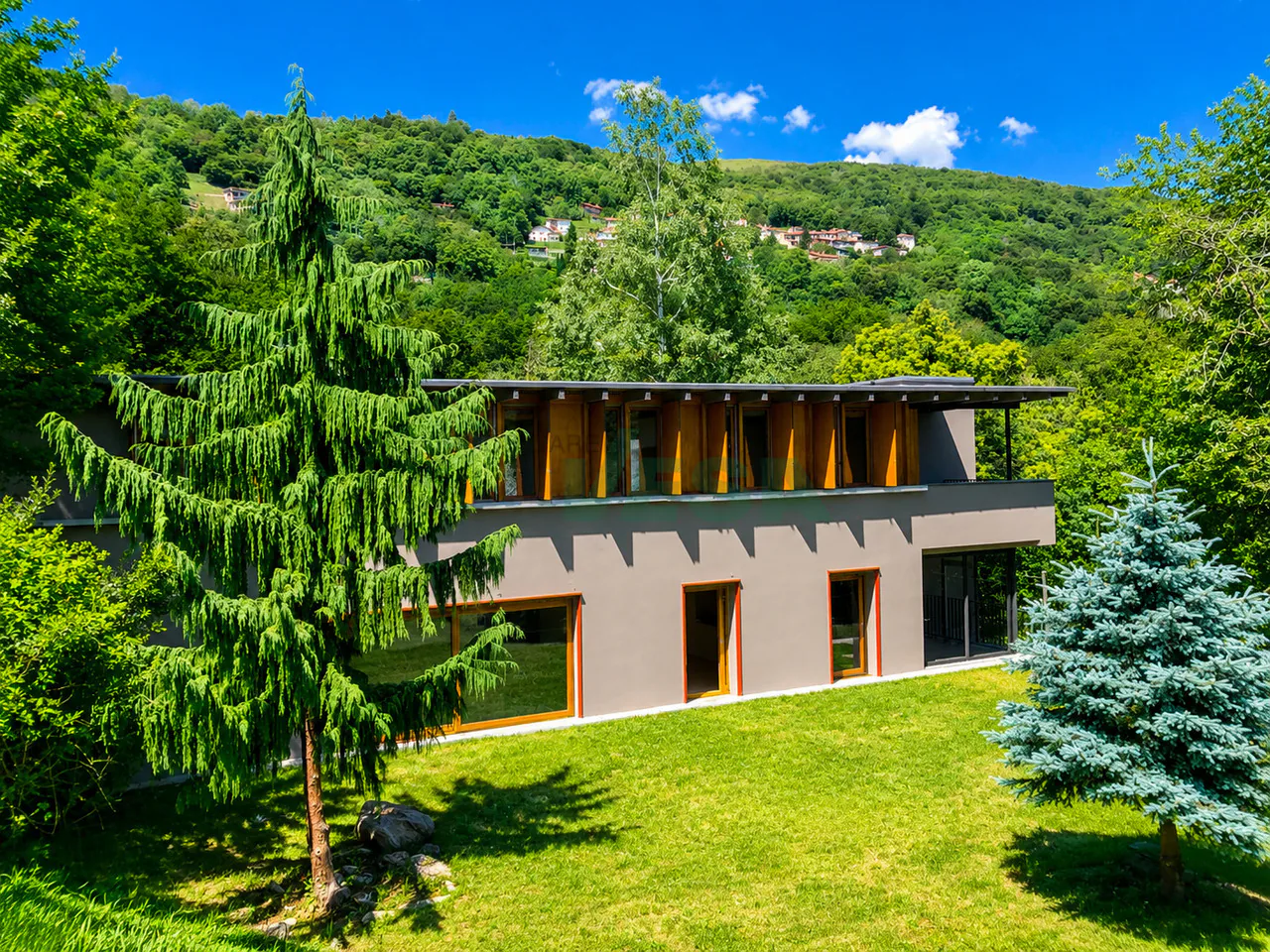 Confortevole e spaziosa villa moderna in posizione idilliaca