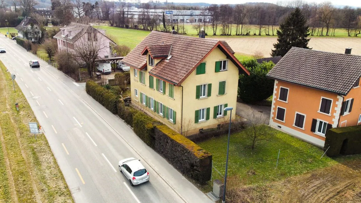 Rental property with history and future - Multi-family house with building land reserve in Luterbach