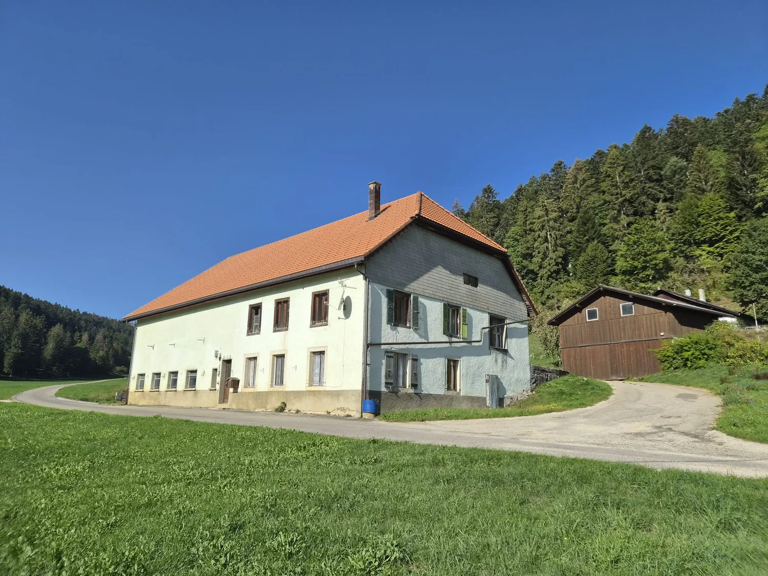 A vendre ferme aux volumes généreux