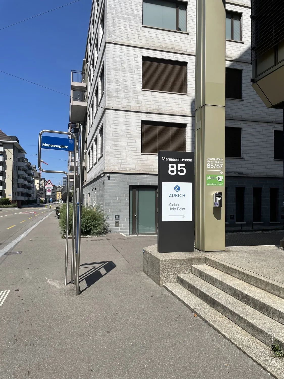 Posto auto in garage centrale in affitto a 8045 Zurigo / Sihlcity!