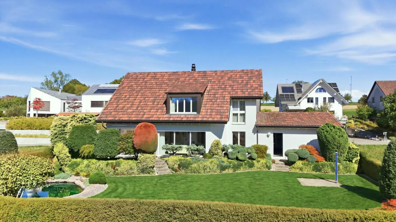 Casa unifamiliare di 5,5 locali ben curata con giardino da sogno a Rünenberg