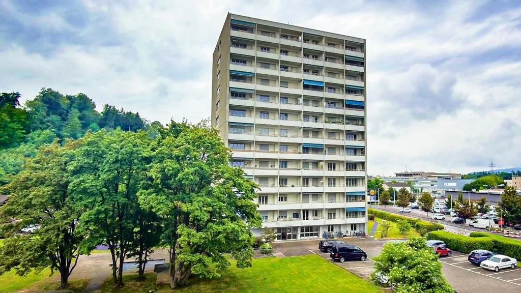 Sanierte 3.5-Zimmerwohnung mit Aussicht über Pratteln