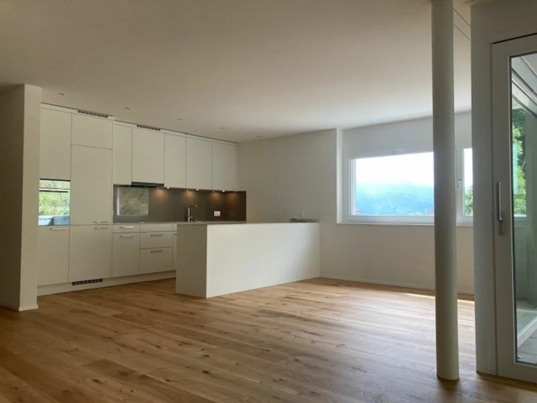 Grosszügige, helle 3.5 Zimmer-Eigentumswohnungen 132m2 im 1. OG