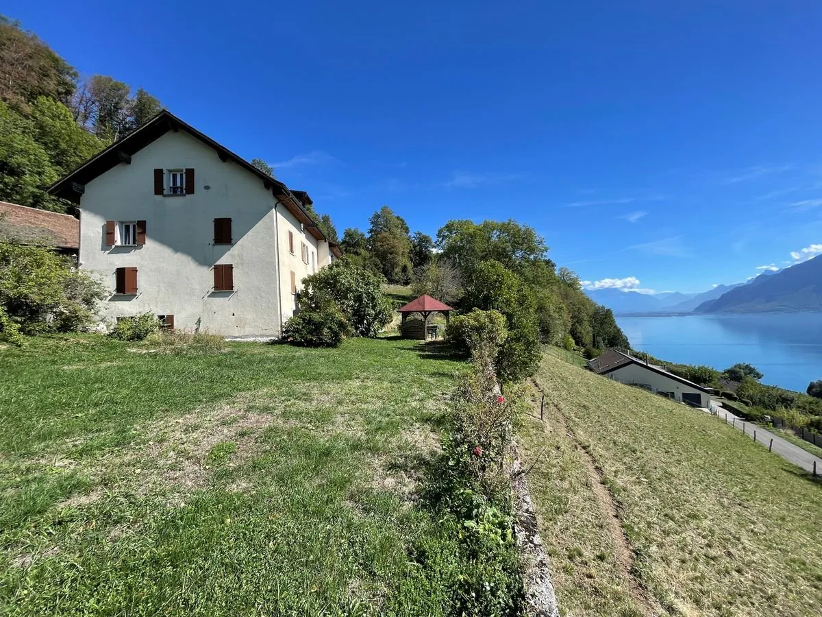 Edificio con 4 appartamenti da ristrutturare con vista panoramica eccezionale sul Lago di Ginevra e le Alpi