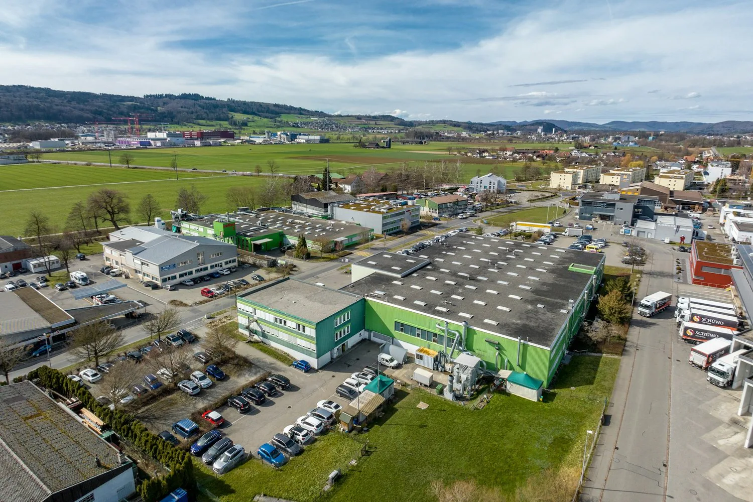 Cerca di una nuova sede aziendale? Spazi commerciali, di produzione e di stoccaggio con ufficio da 5 000 m²