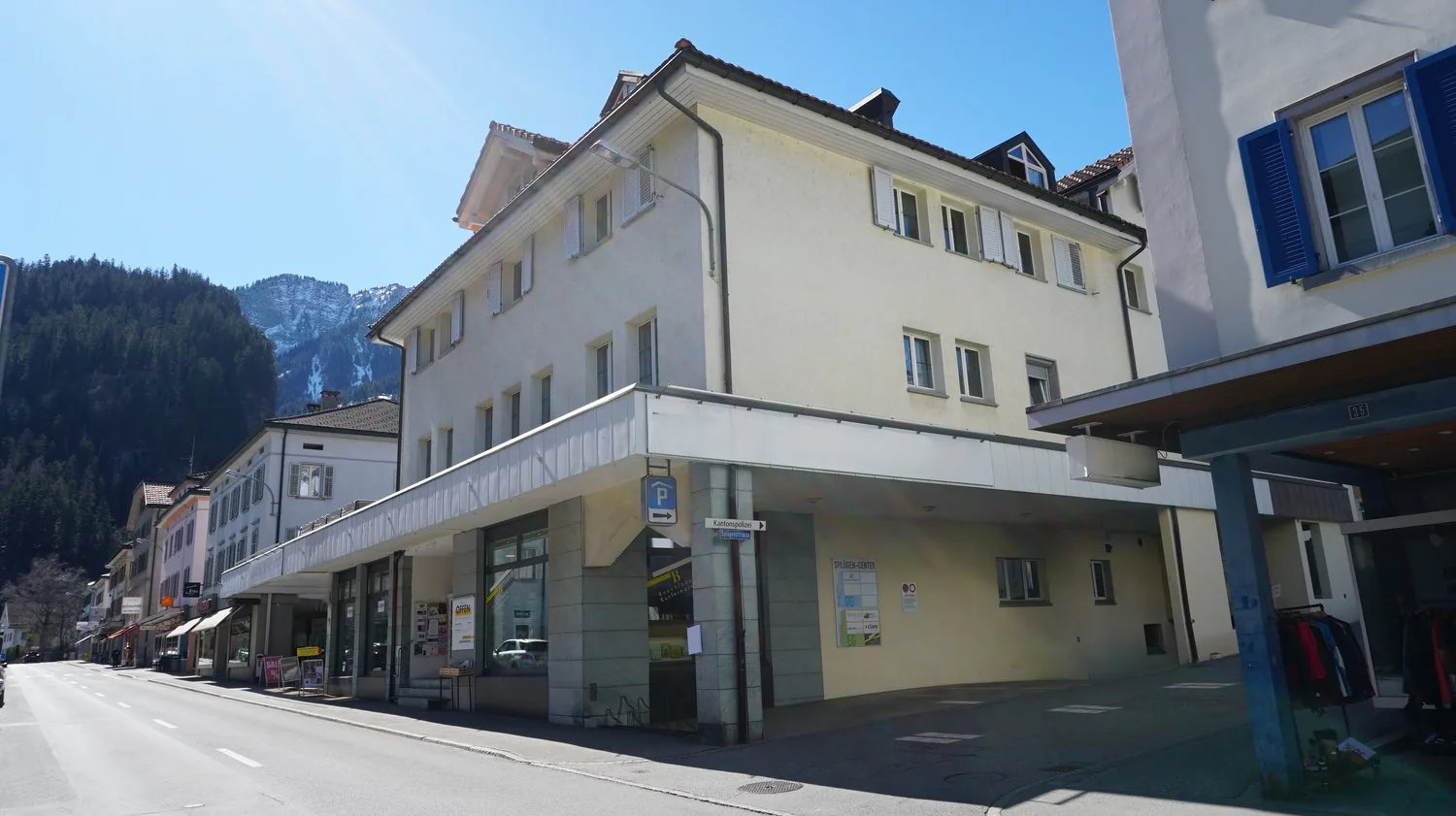 Thusis - Places de stationnement pour voitures