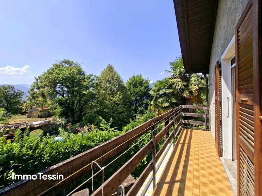 Small Tessin jewel in Val Morobbia surrounded by plenty of green and sun, yet not far from Bellinzona