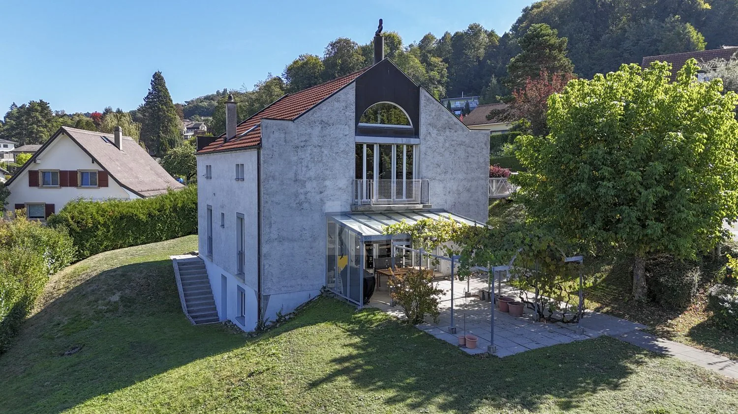 Charmantes Haus mit Garten und überdachter Terrasse