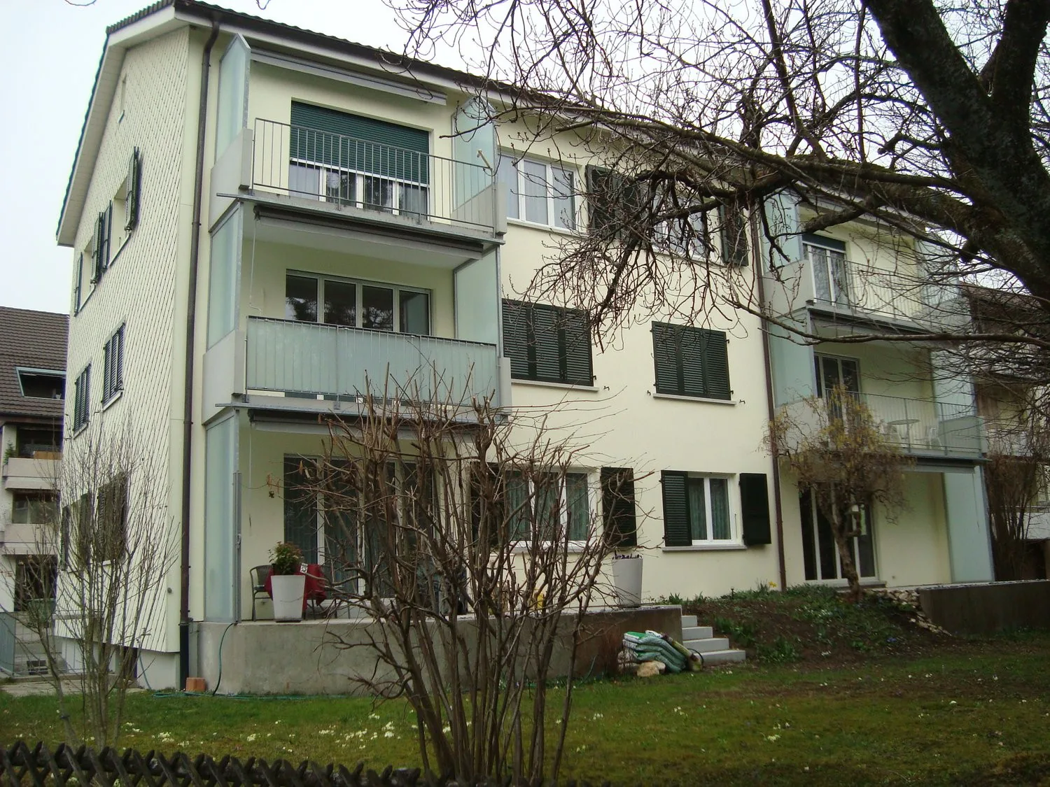 Appartement 4 pièces avec balcon dans un quartier résidentiel calme au Steingrubenquartier