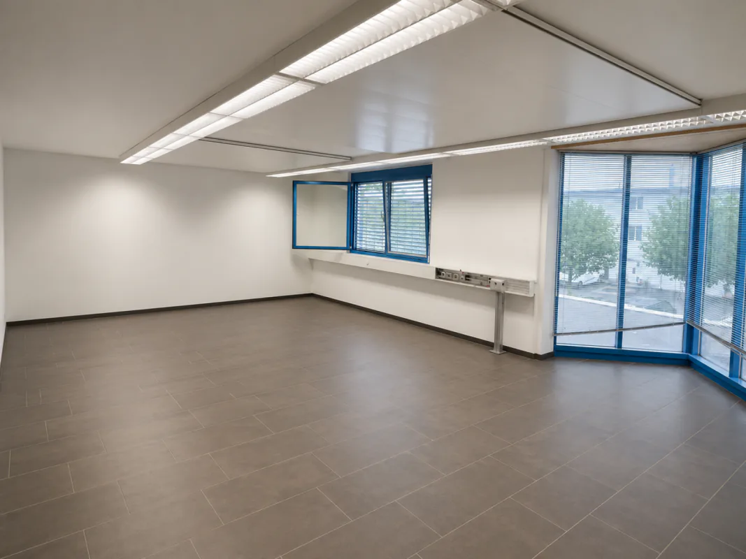 48 m2 office/practice room (with toilet/shower) versatile