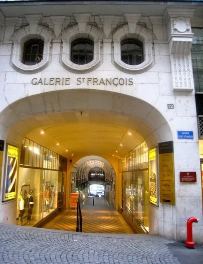Vitrine zur Miete in der Galerie Saint-François