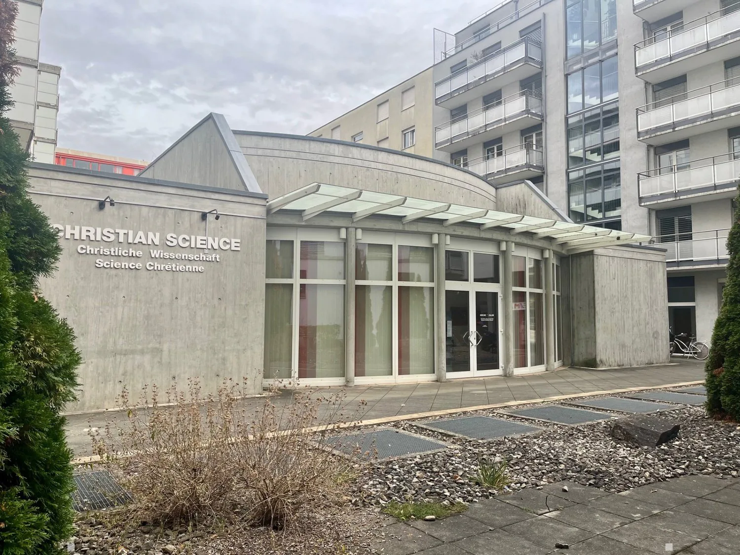 Sala riunioni o auditorium / spazio di formazione o ufficio in una posizione centrale e tranquilla a Biel