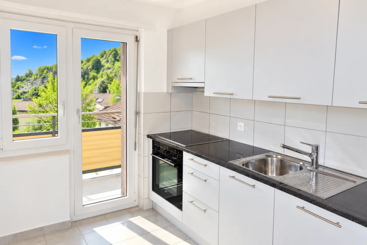 Newly Renovated 2-Room Apartment in Central Location!