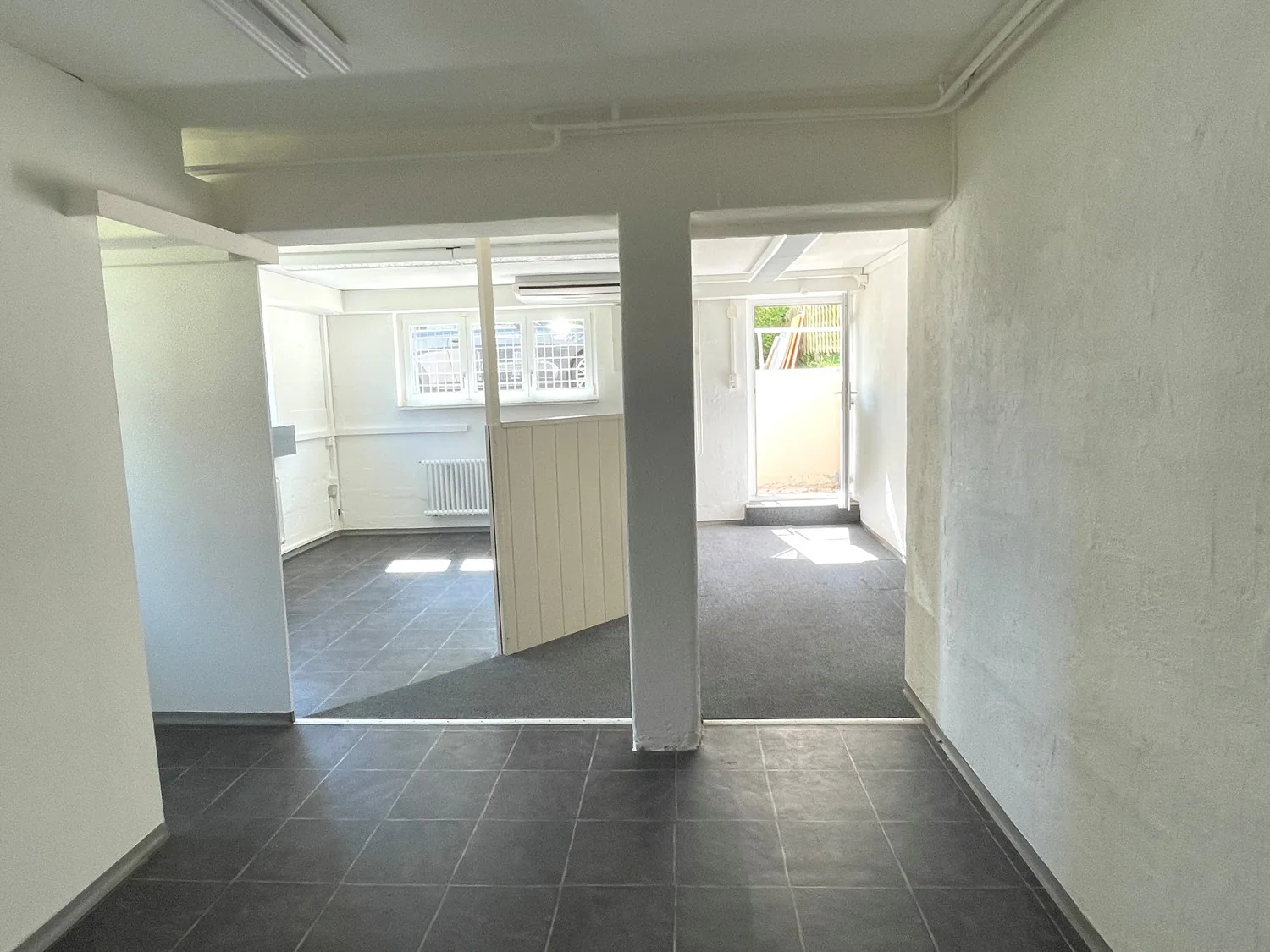 Espace commercial avec beaucoup de lumière du jour au 1er sous-sol
