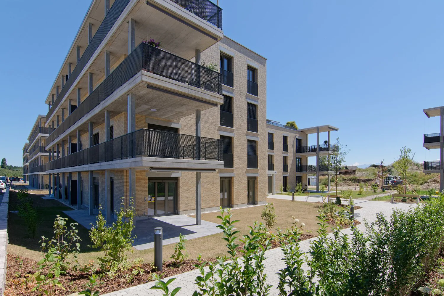 Premier occupation d'un grand appartement de 4,5 pièces avec ascenseur et terrasse