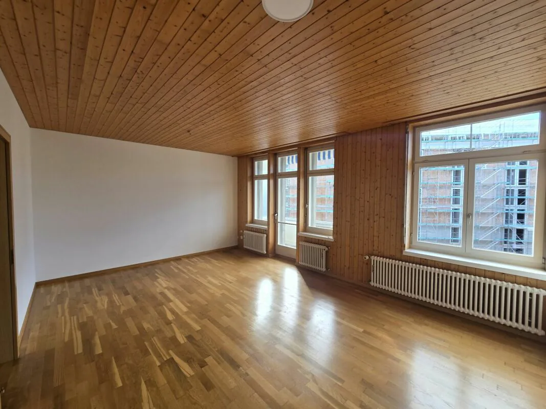 Appartement de 3,5 pièces dans un immeuble ancien, 2e étage
