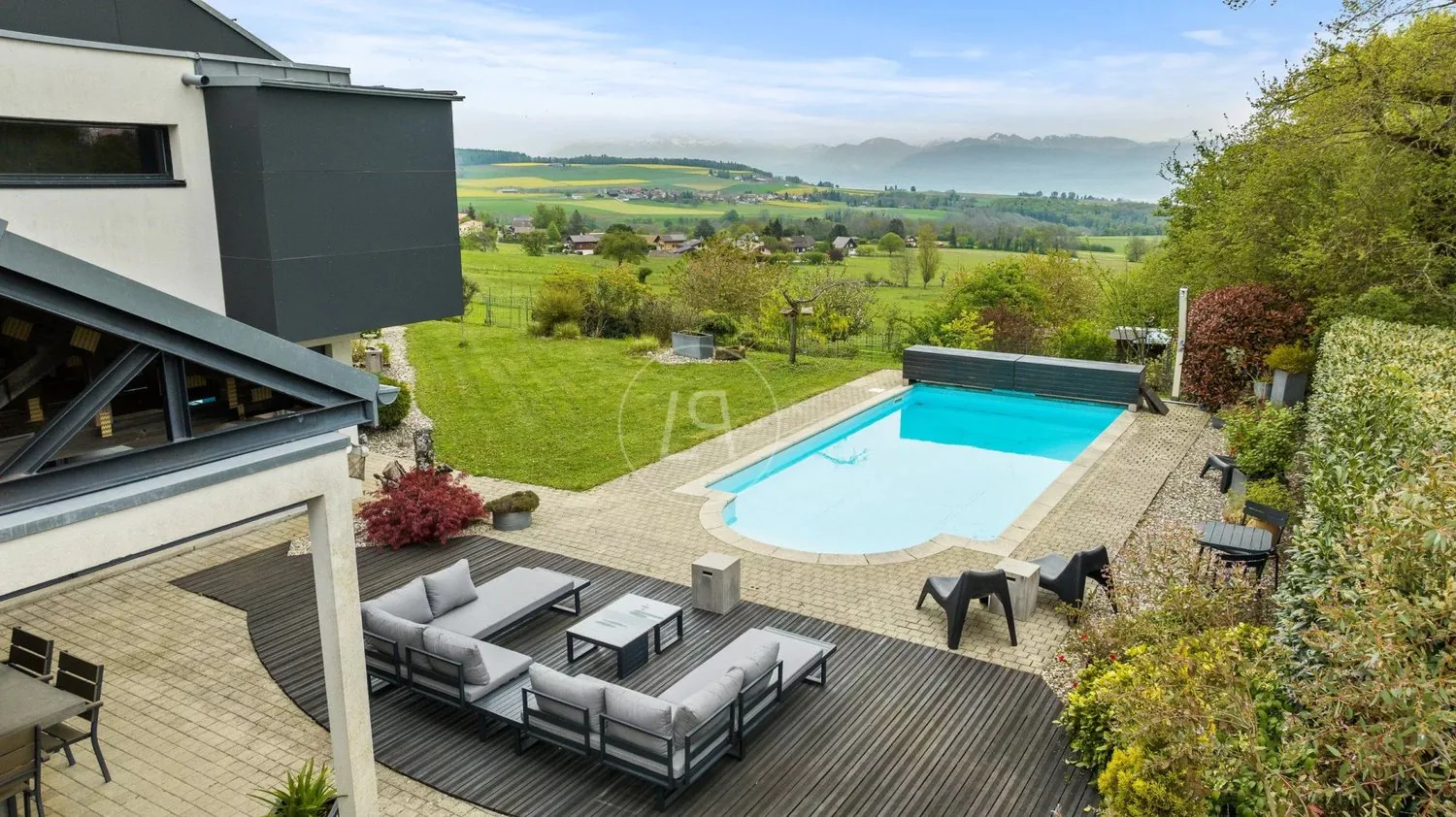 Sehr schöne Familienvilla, Pool und Blick auf die Höhen von Gland
