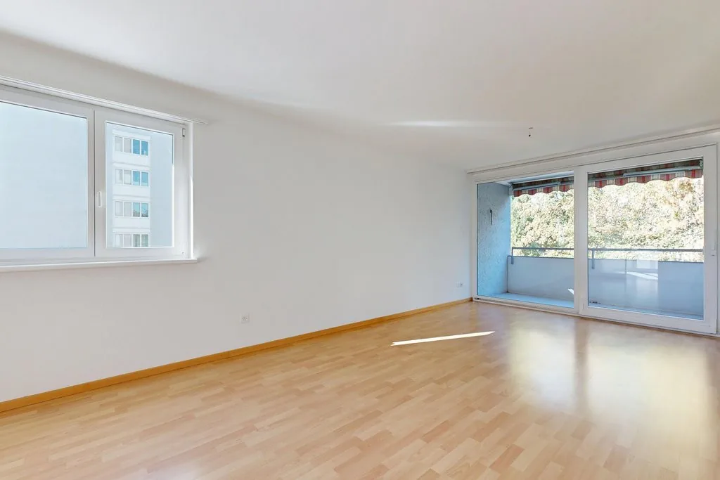 Vivere confortevolmente in una posizione centrale - con balcone e ascensore