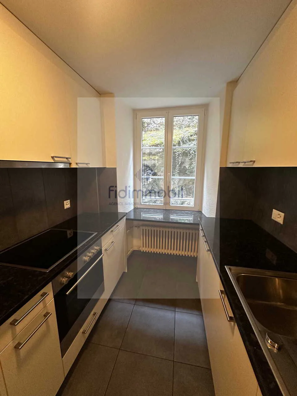 Apartment on the ground floor, fitted kitchen, living room, 2 bedrooms, bathroom