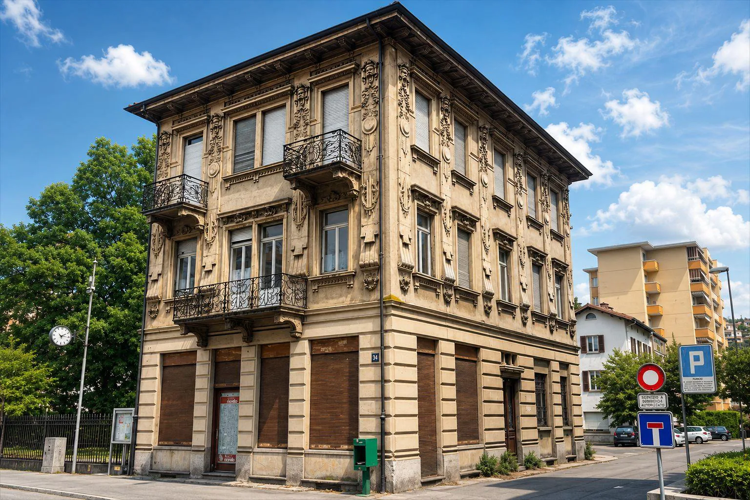 Prästigiosa historische Villa zur Renovierung im Herzen von Chiasso, mit bedeutendem Baupotenzial