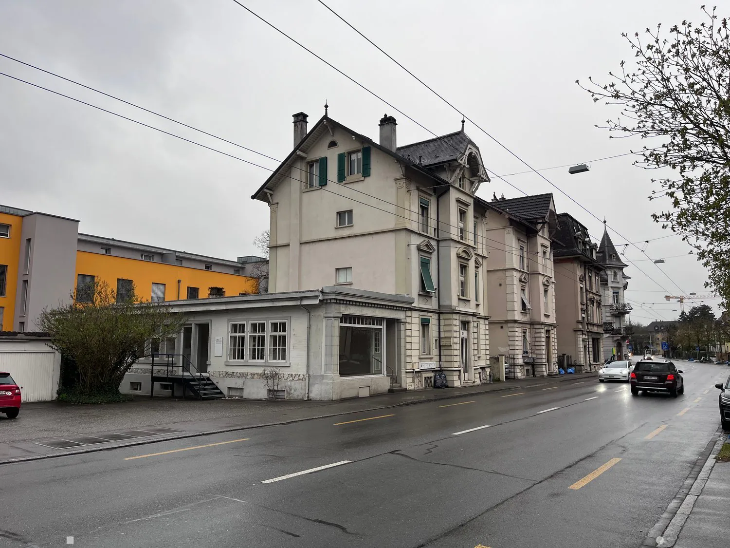 Vielseitig nutzbarer Raum mit Cheminée und Lagerraum an Toplage in Biel zu vermieten