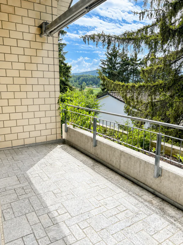 Quietly located attic apartment with sunny terrace