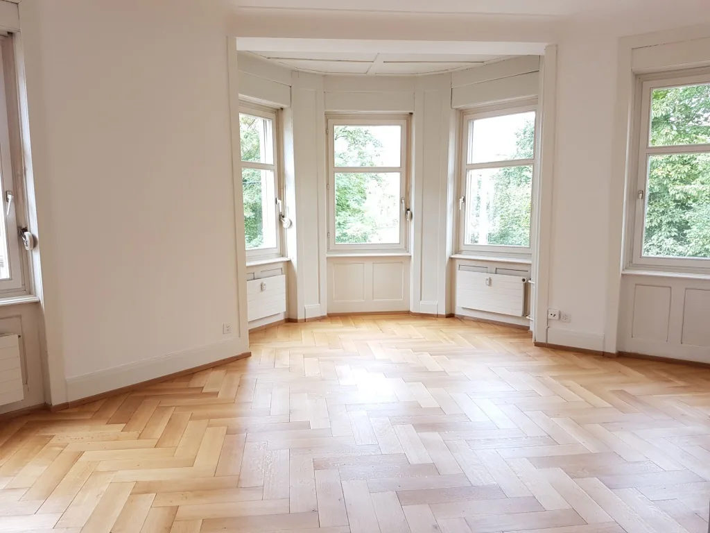 Beautiful old building apartment in the popular St. Johann quarter
