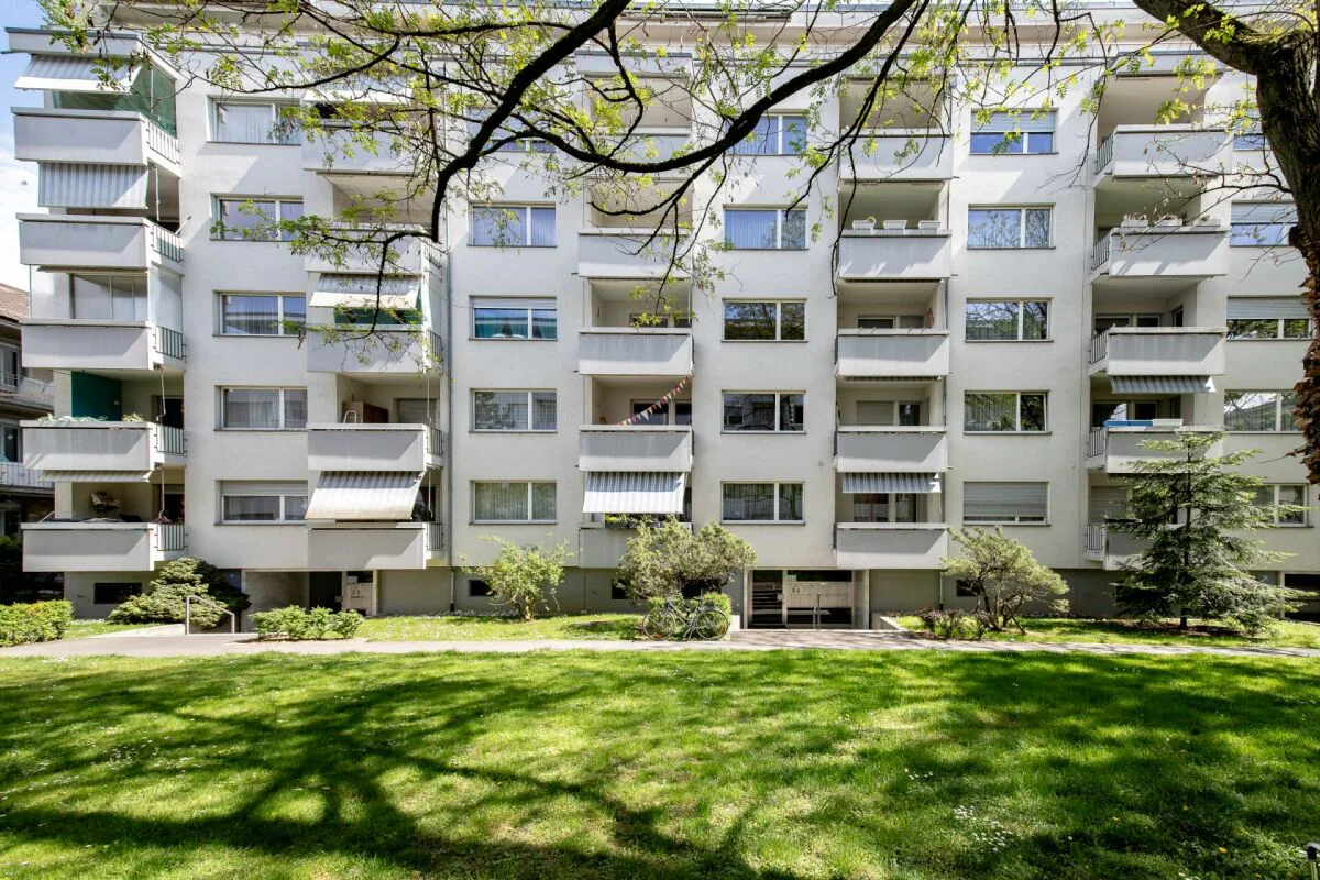 Between Gartenbad Bachgraben and Kannenfeldpark - cozy 3-room apartment on the 3rd floor