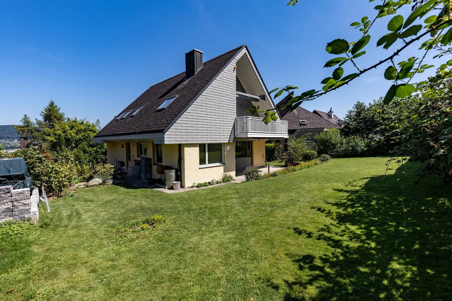 Detached 6.5-room single-family house in a quiet location