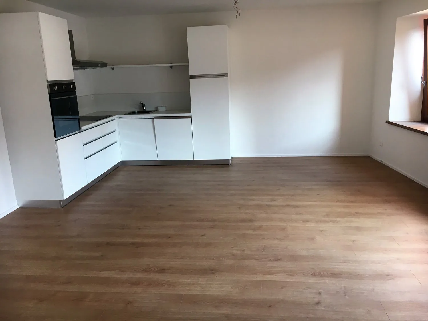 Stabio, in the town center, 3.5-room apartment with two bathrooms