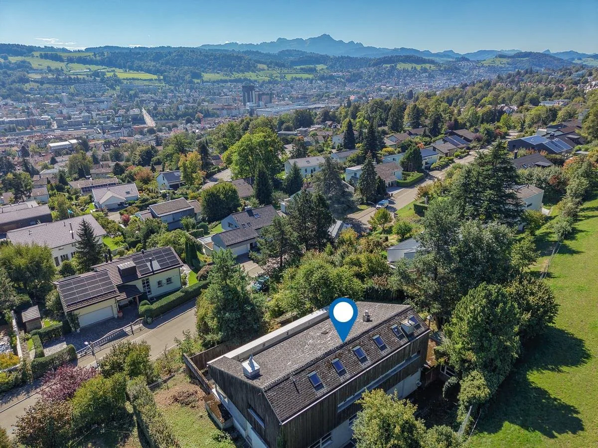 Renovation object: large detached house in prime location