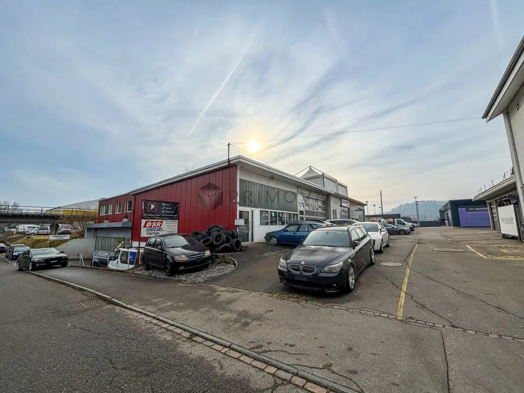 Do not miss this unique offer, car workshop with potential for own use or for rental purposes with approx. 6% return