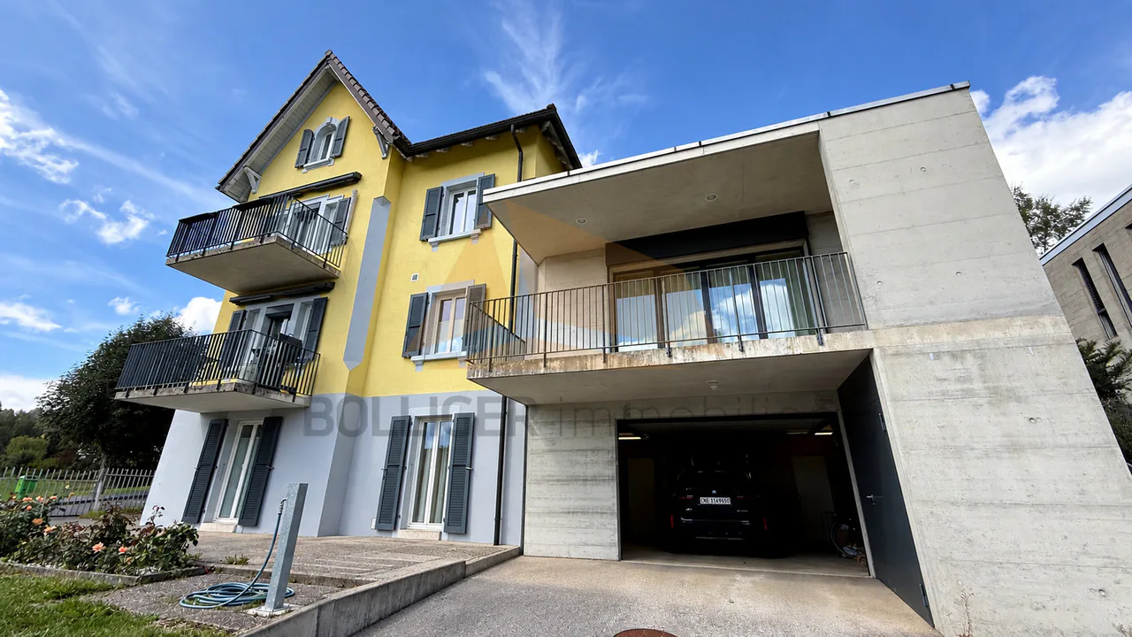 Zu Verkaufen Familienhaus mit 2 Wohnungen und Garage