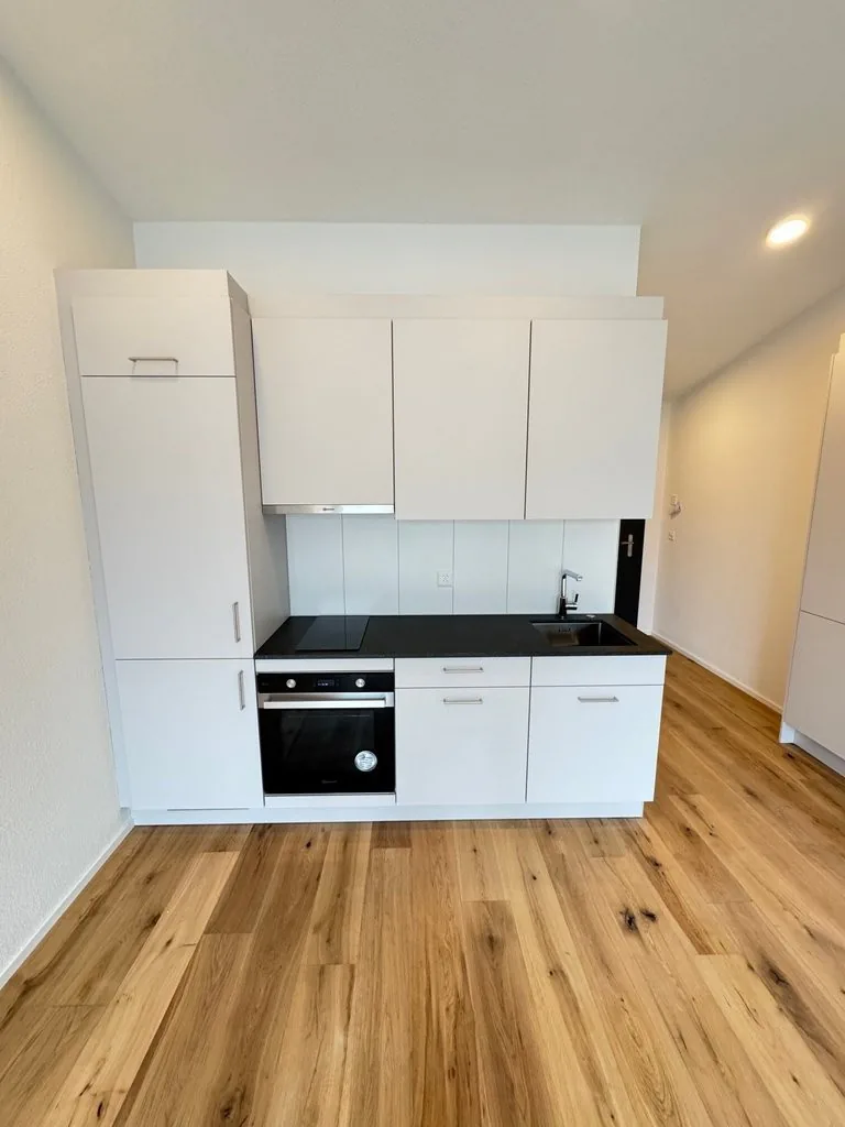 Modernes Wohnen im Neubau: 1.5-Zimmer-Wohnung mit Balkon im 3. OG