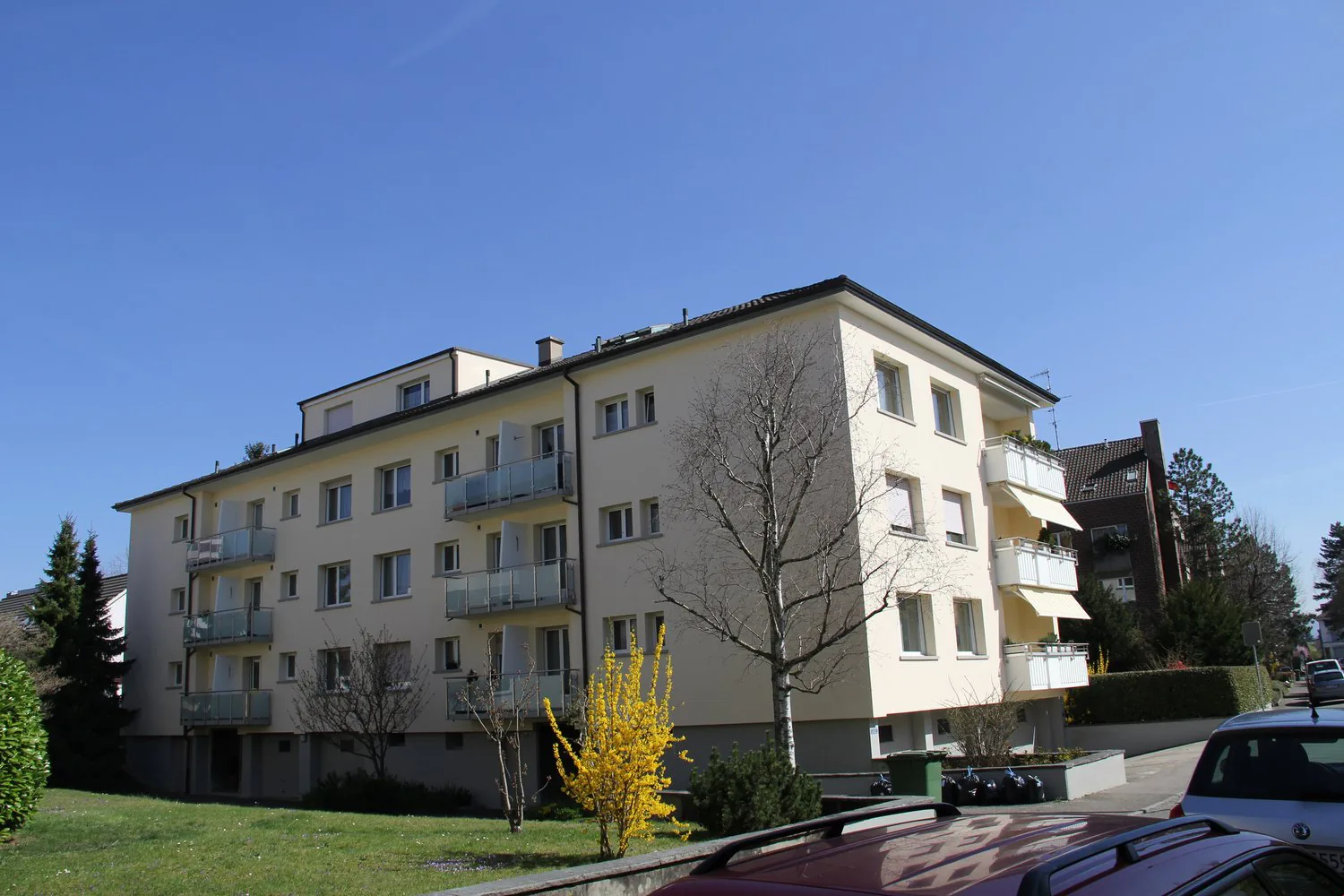 Bright 3-room apartment with balcony in Allschwil