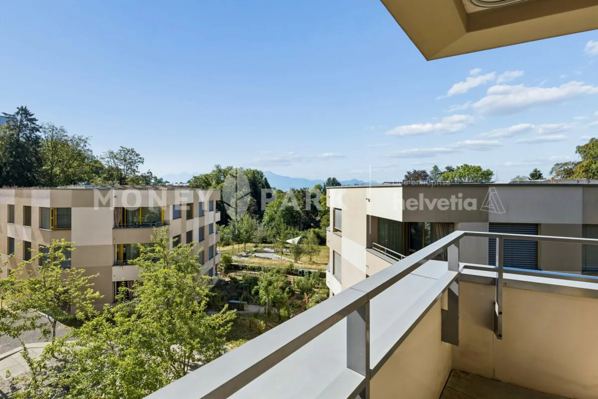 Bright apartment with beautiful view and excellent location