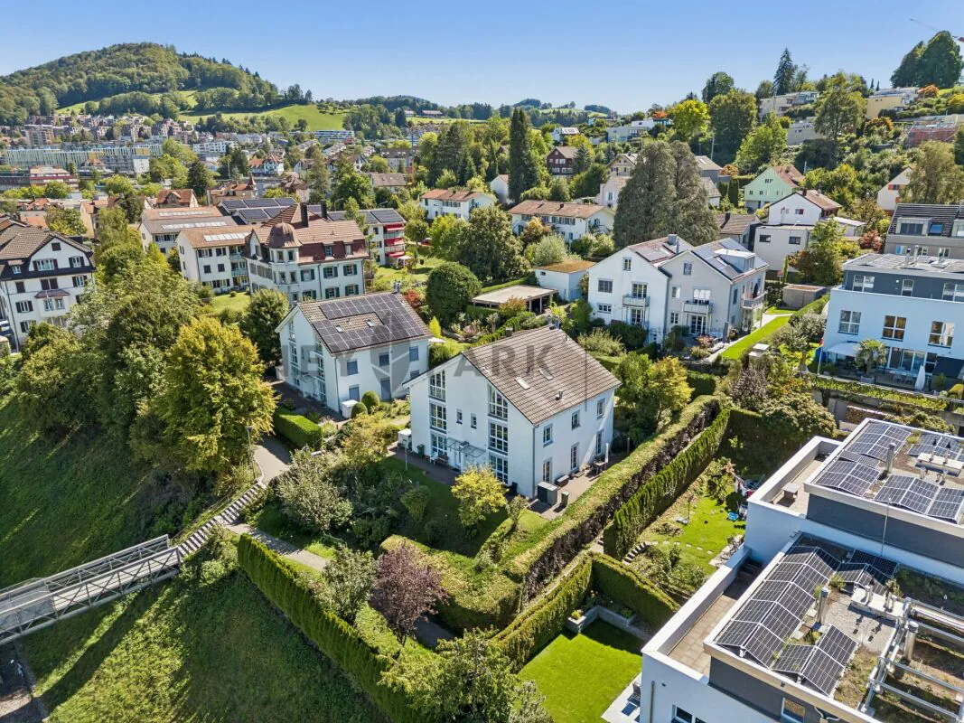 6.5-Zimmer-Doppelhaushälfte mit Garten