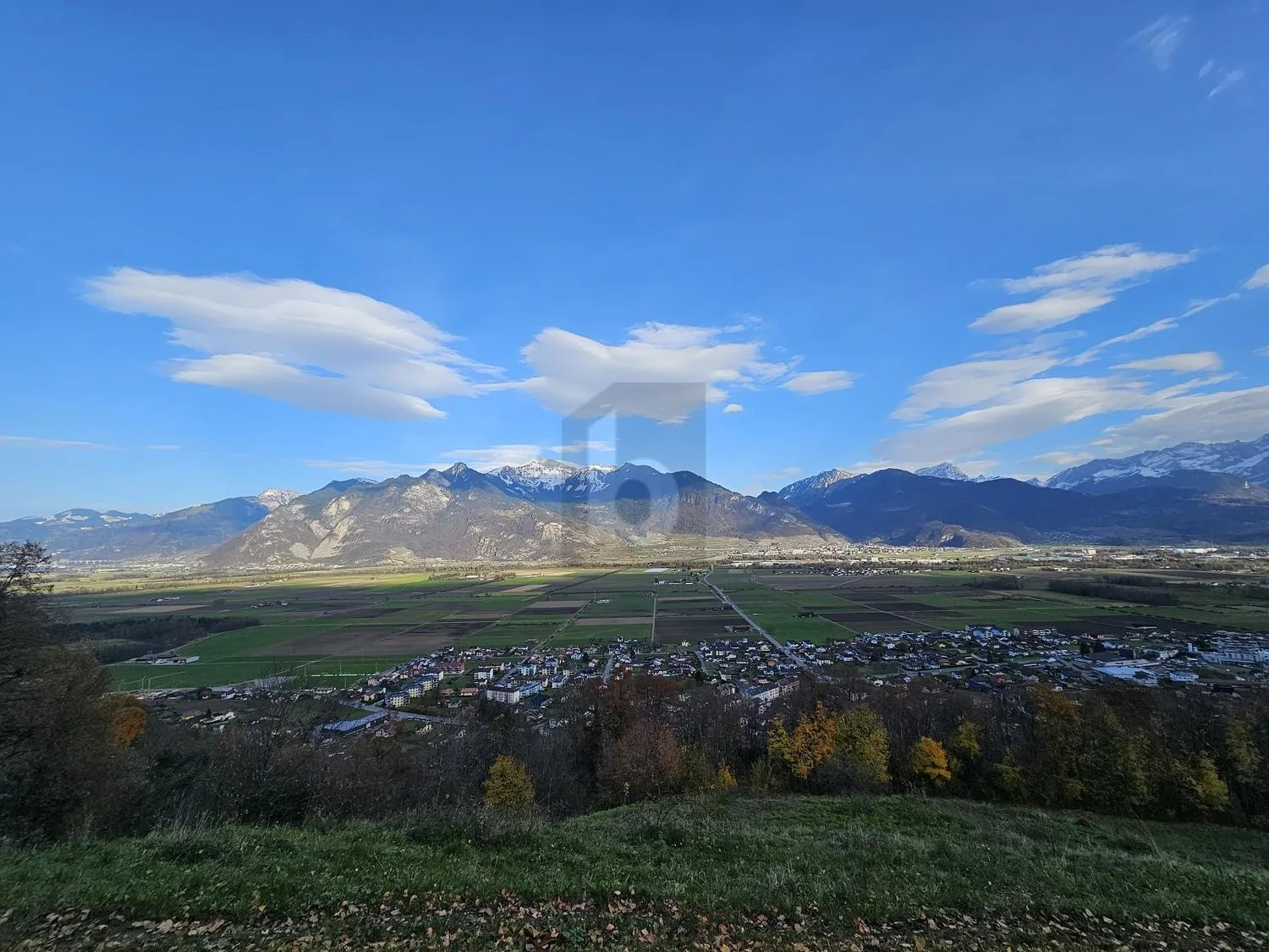 MOLTO SOLEGGIATO CON VISTA MONTAGNA