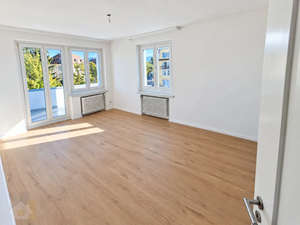 Renovated apartment with two balconies including parking space