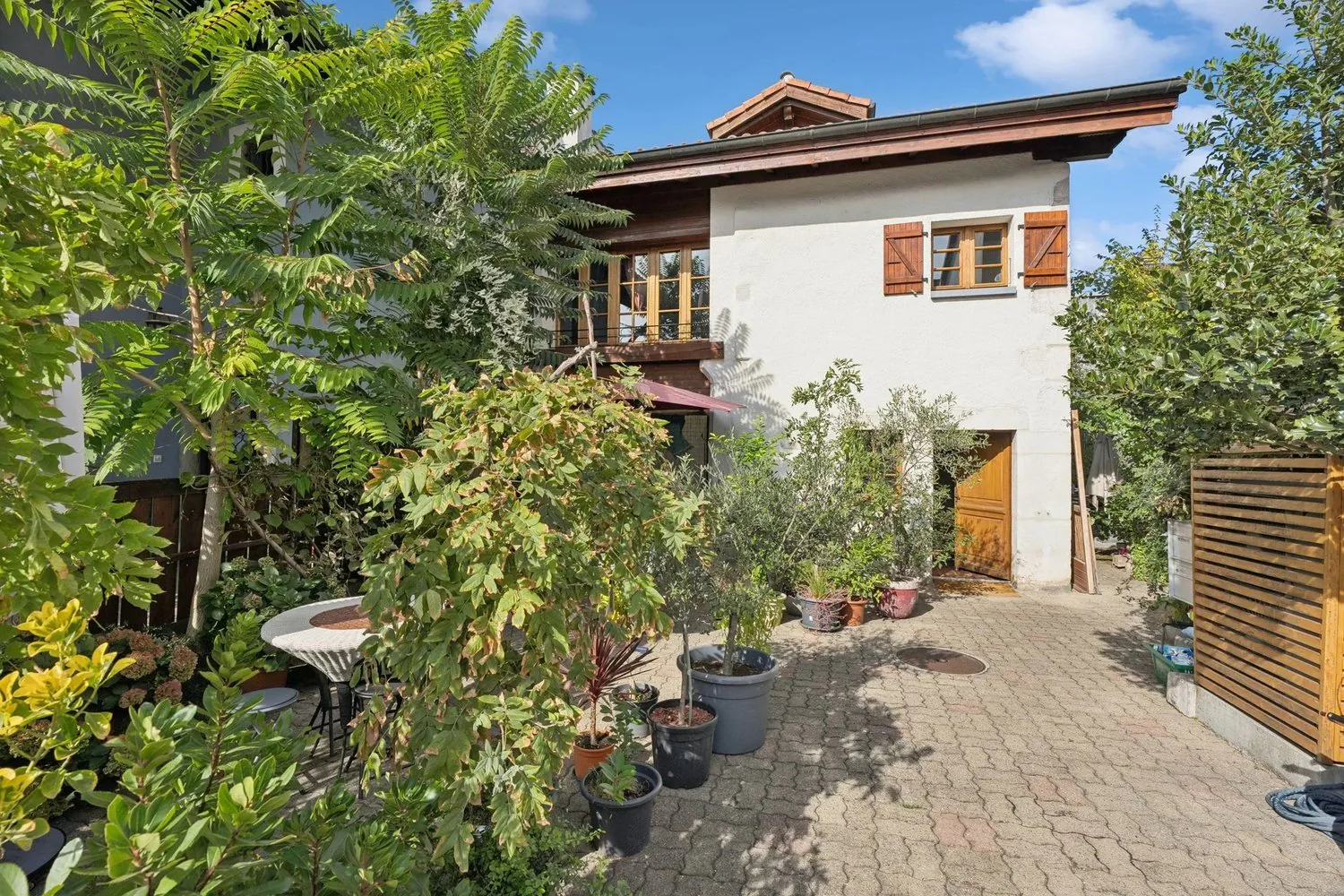 Casa di villaggio: 4 appartamenti affittati e 1 arcata - grande potenziale