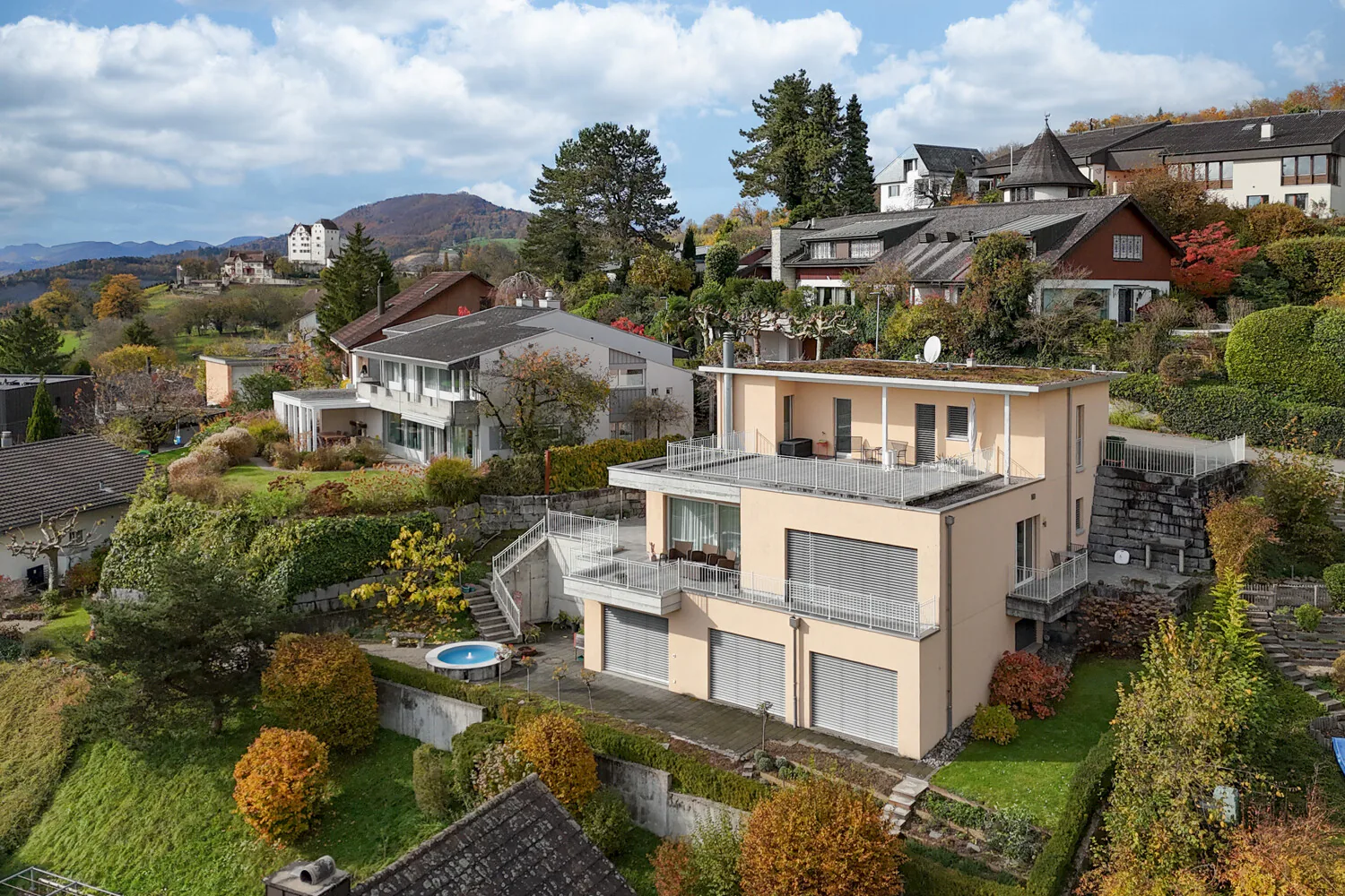 Maison de famille luxueuse de 6,5 pièces dans un emplacement panoramique de premier choix