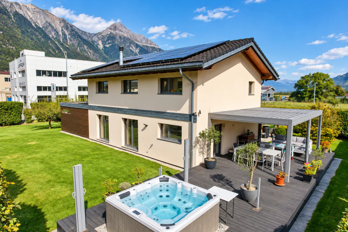 Einzelvilla in perfektem Zustand mit großem Garten